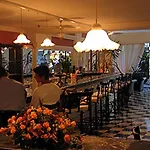 Enorme Epavli Boutique