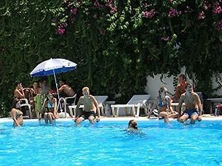 Enorme Epavli Boutique