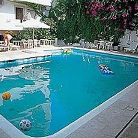 Enorme Epavli Urban Living 4*