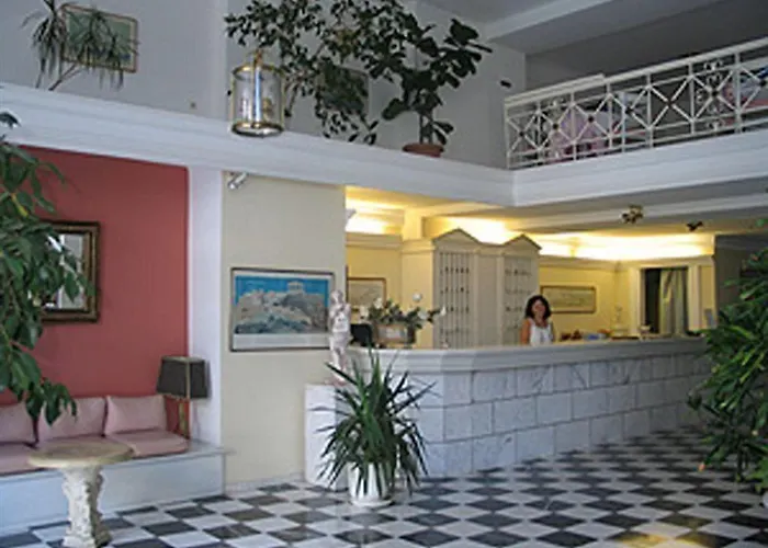 Enorme Epavli Boutique 3*