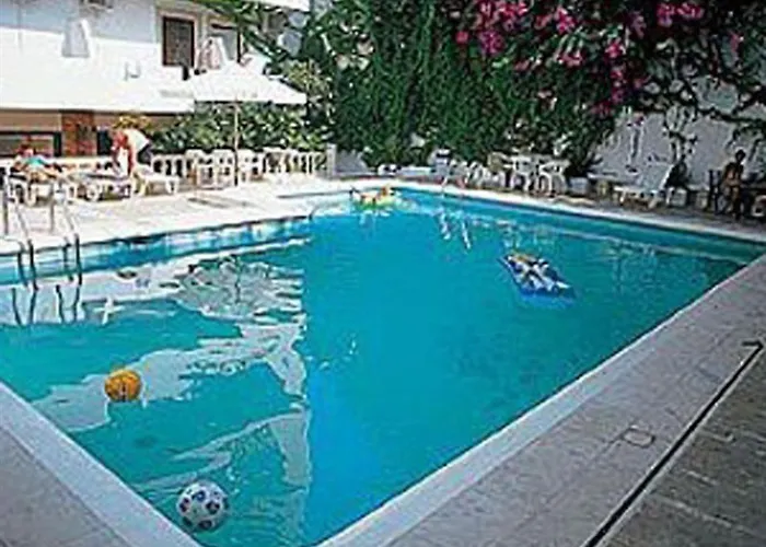 Enorme Epavli Boutique 3*